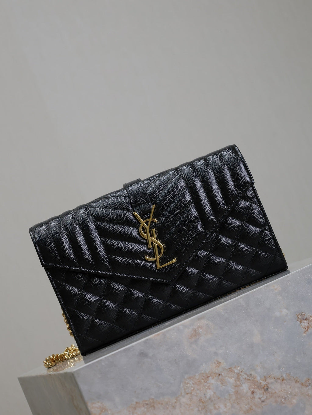 SAINT LAURENT ENVELOPE CHAIN BAG 22 IN BLACK LAMBSKIN GOLD HARDWARE