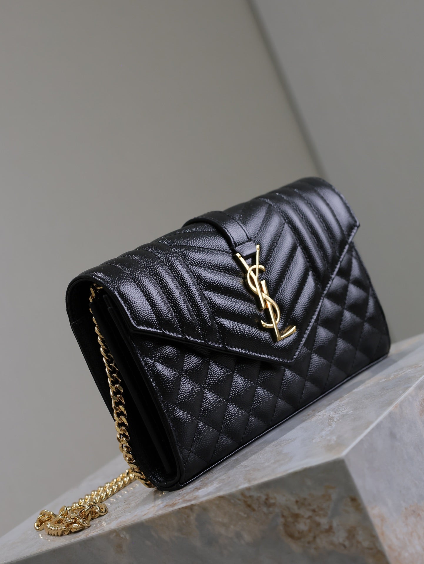 SAINT LAURENT ENVELOPE CHAIN BAG 22 IN BLACK LAMBSKIN GOLD HARDWARE