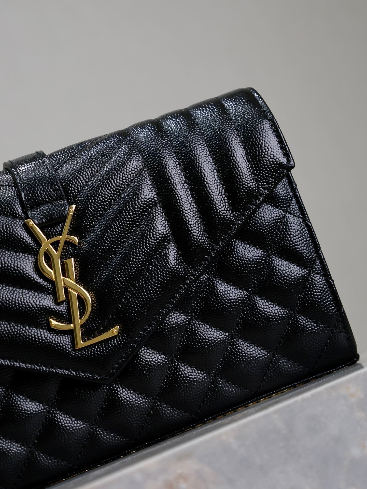 SAINT LAURENT ENVELOPE CHAIN BAG 22 IN BLACK LAMBSKIN GOLD HARDWARE