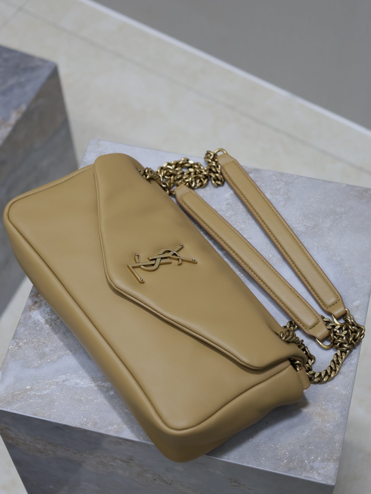 SAINT LAURENT YSL 25S CALYPSO HANDBAG 26 IN LIGHT BROWN LAMBSKIN GOLD HARDWRE