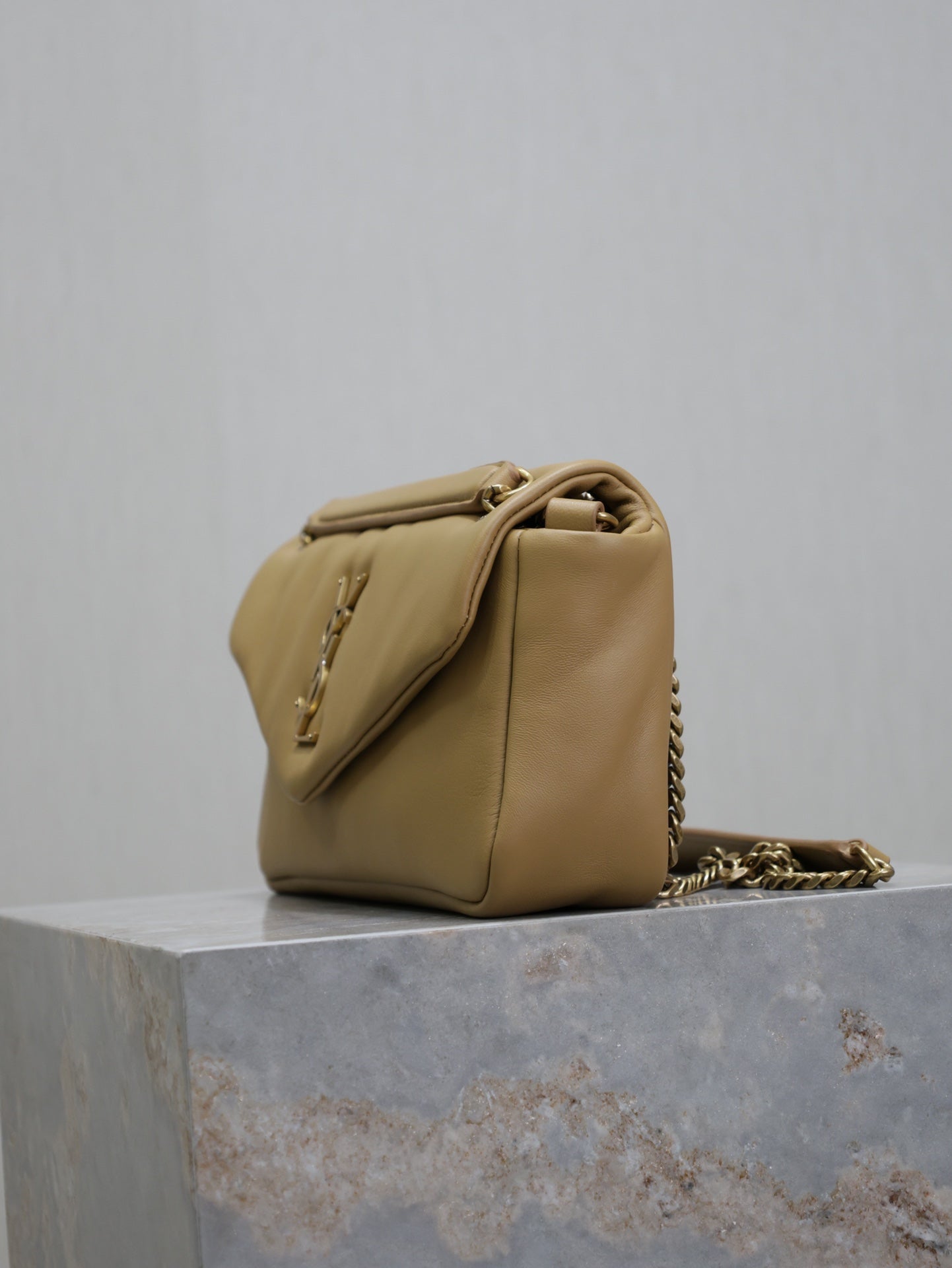 SAINT LAURENT YSL 25S CALYPSO HANDBAG 26 IN LIGHT BROWN LAMBSKIN GOLD HARDWARE