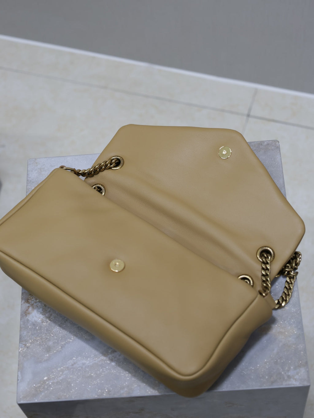 SAINT LAURENT YSL 25S CALYPSO HANDBAG 26 IN LIGHT BROWN LAMBSKIN GOLD HARDWRE