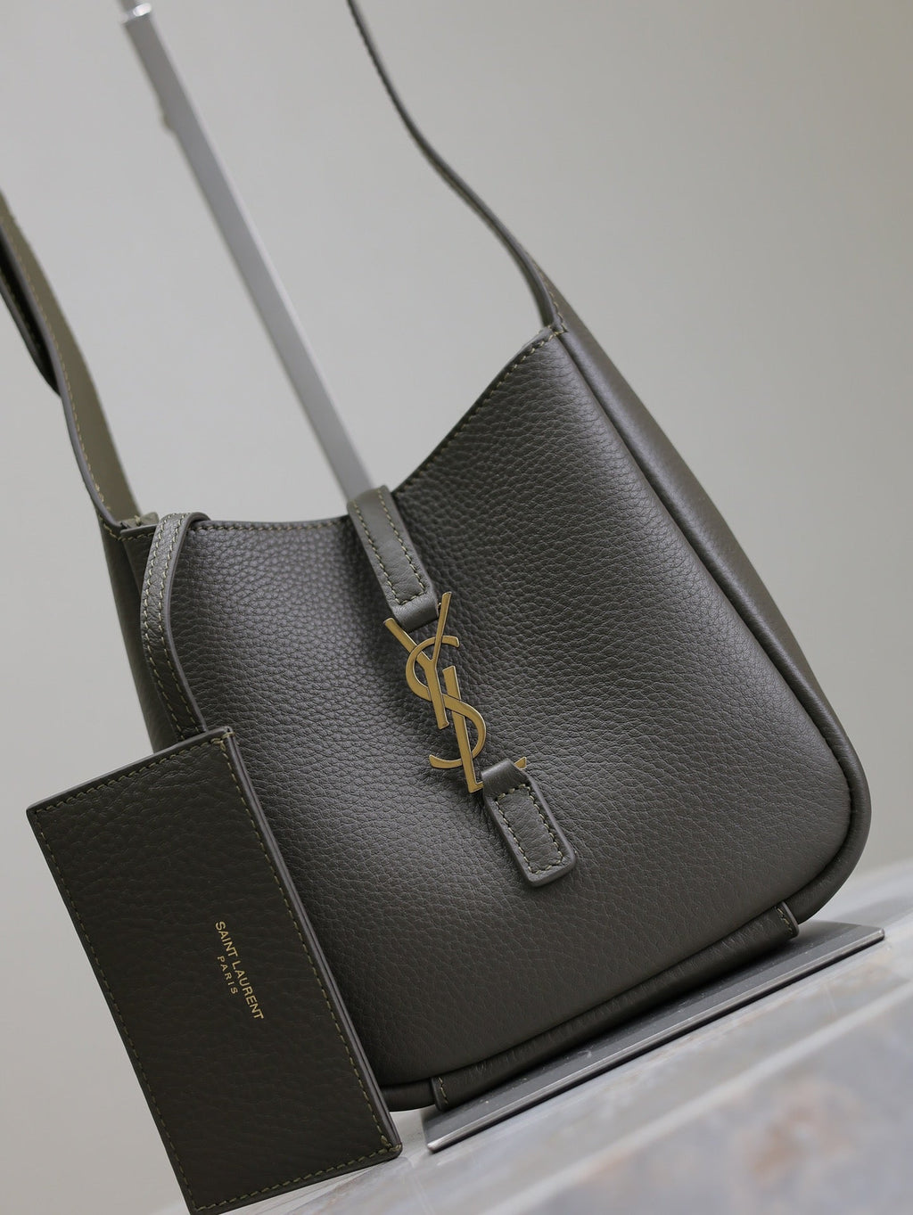 SAINT LAURENT YSL 25S LE 5 À 7 BAG 16 IN LIGHT MUSK GRAINED CALFSKIN GOLD HARDWARE