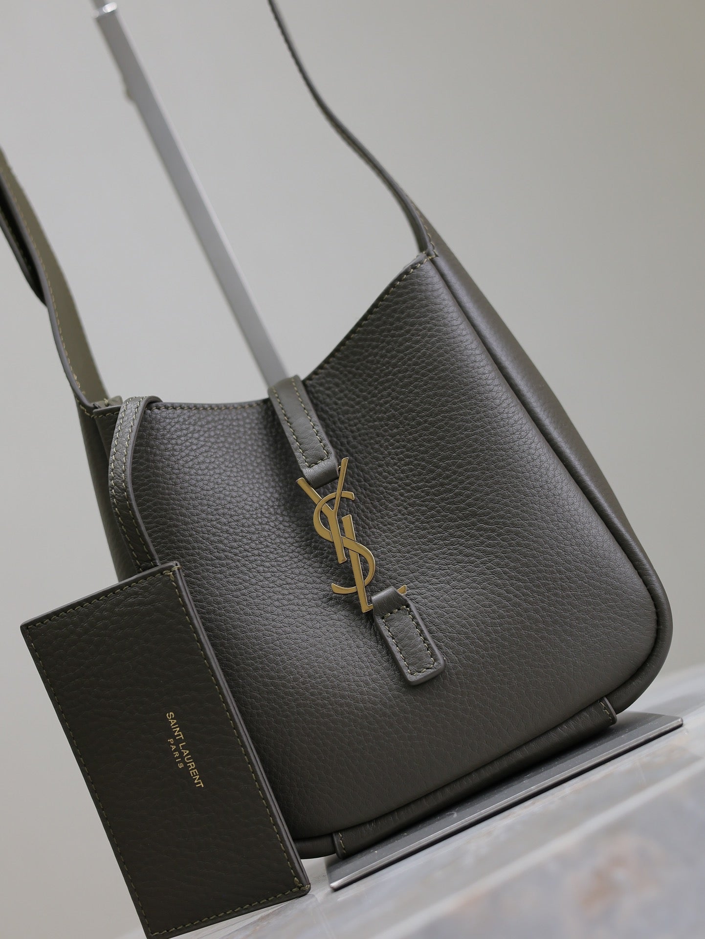 SAINT LAURENT YSL 25S LE 5 À 7 BAG 16 IN LIGHT MUSK GRAINED CALFSKIN GOLD HARDWARE