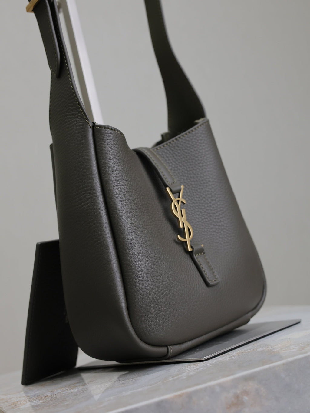 SAINT LAURENT YSL 25S LE 5 À 7 BAG 16 IN LIGHT MUSK GRAINED CALFSKIN GOLD HARDWRE