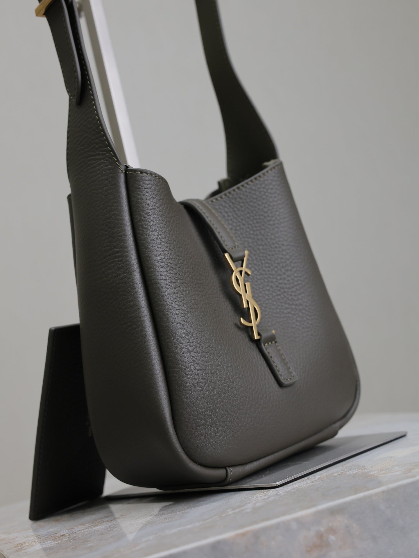 SAINT LAURENT YSL 25S LE 5 À 7 BAG 16 IN LIGHT MUSK GRAINED CALFSKIN GOLD HARDWARE