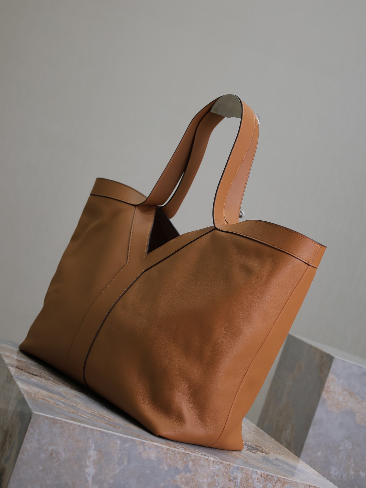 SAINT LAURENT TOTE BAG 50 IN CINNAMON BROWN CALFSKIN
