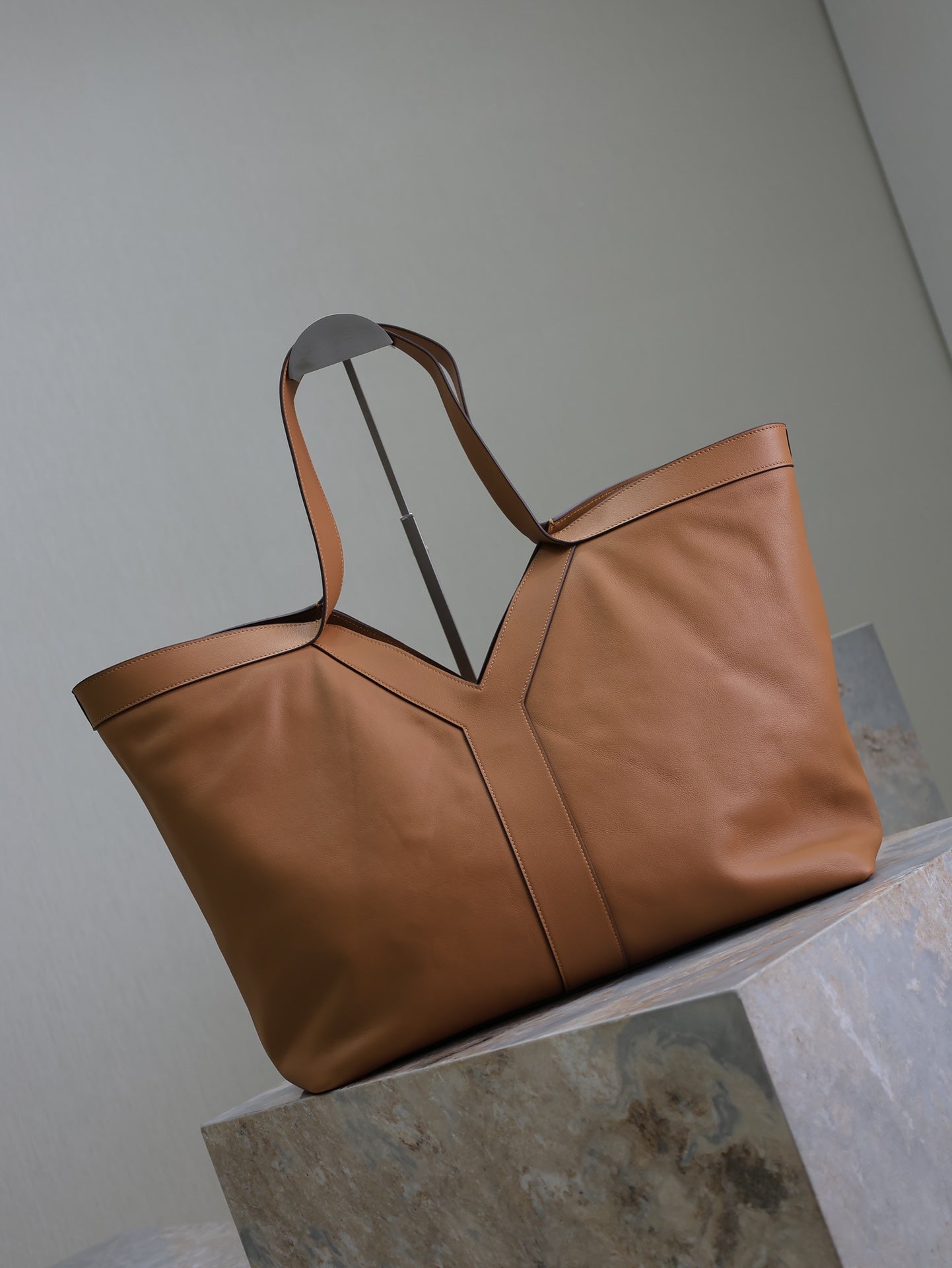 SAINT LAURENT TOTE BAG 50 IN CINNAMON BROWN CALFSKIN