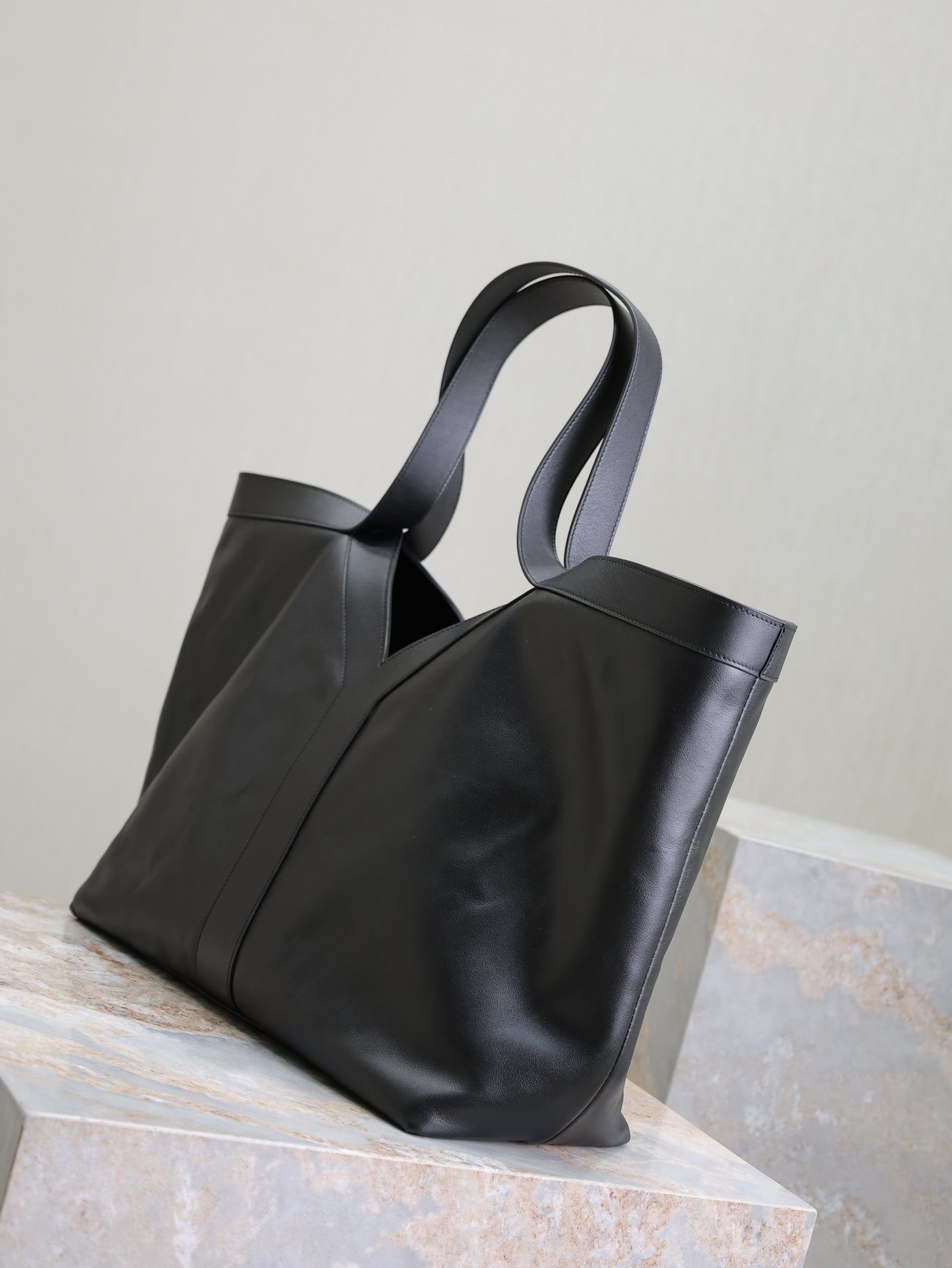 SAINT LAURENT TOTE BAG 50 IN BLACK CALFSKIN