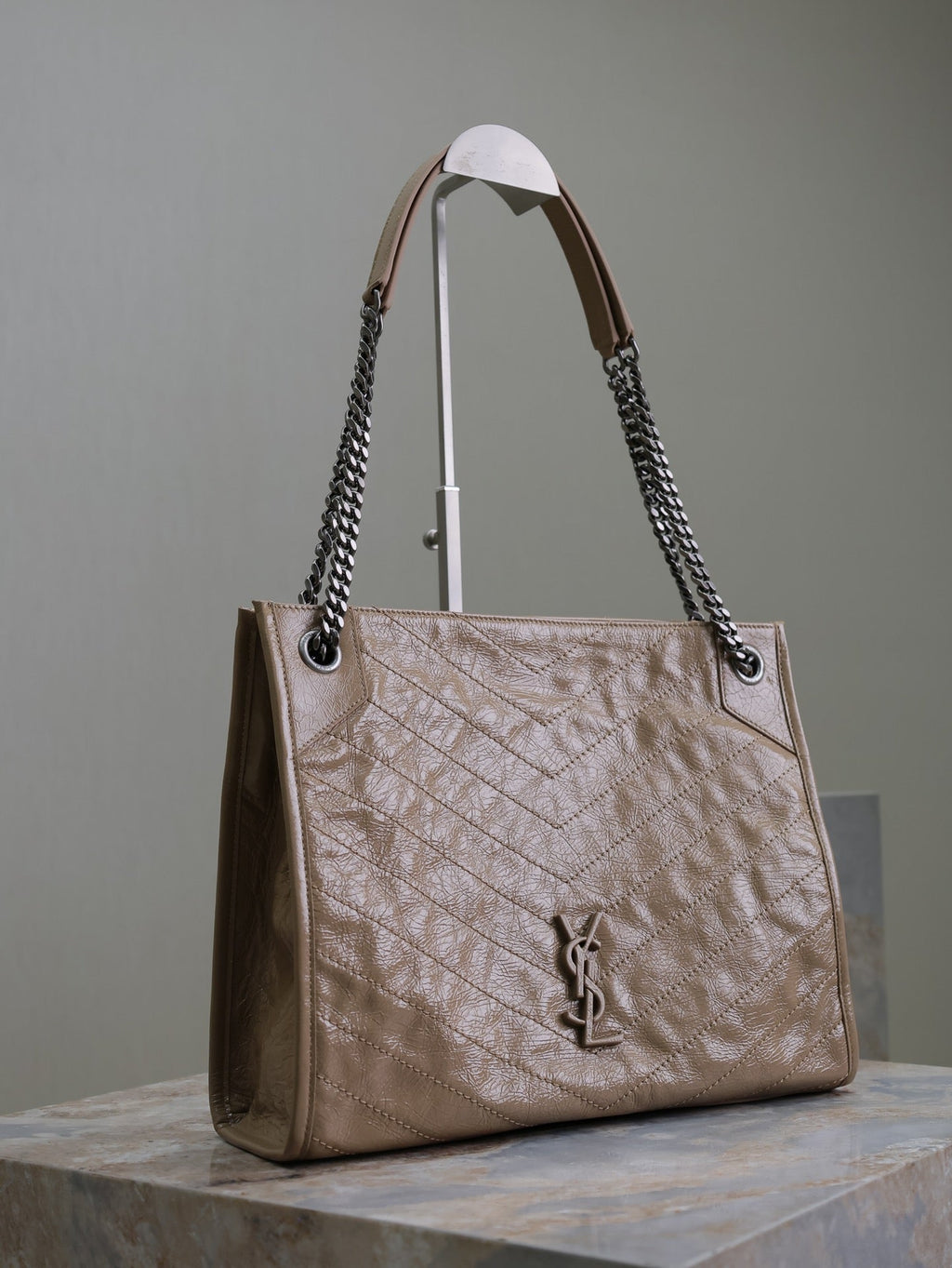 SAINT LAURENT NIKI SHOPPING BAG 33 IN LIGHT BROWN CRUMPLED CALFSKIN