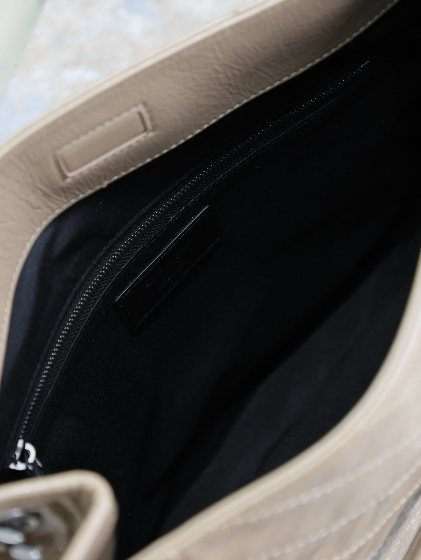 SAINT LAURENT NIKI SHOPPING BAG 33 IN LIGHT BROWN CRUMPLED CALFSKIN