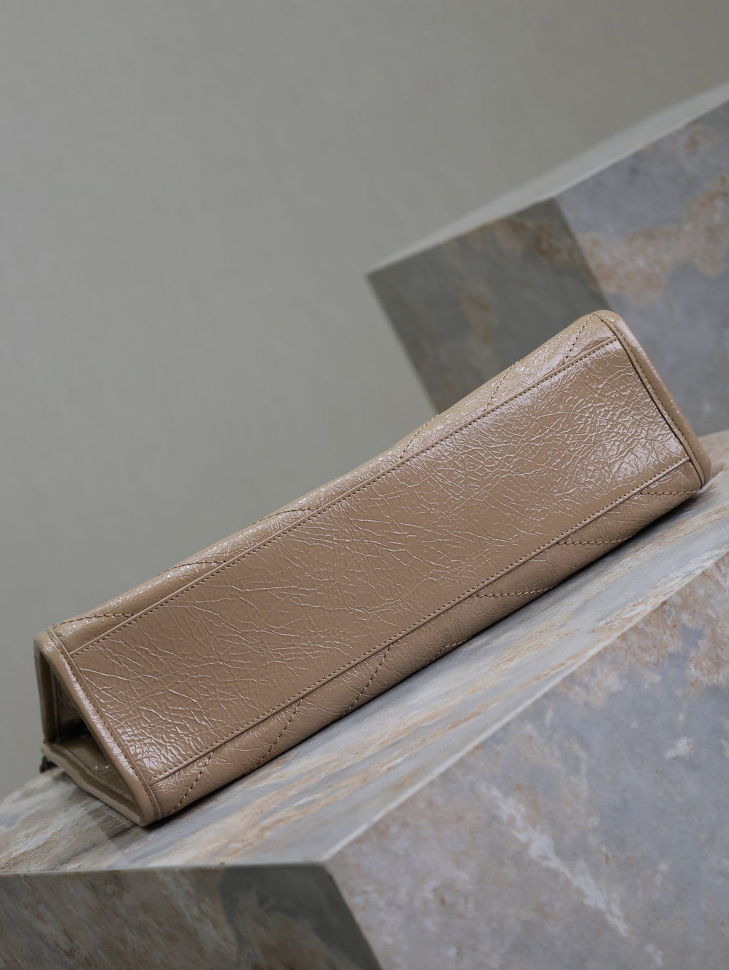 SAINT LAURENT NIKI SHOPPING BAG 33 IN LIGHT BROWN CRUMPLED CALFSKIN