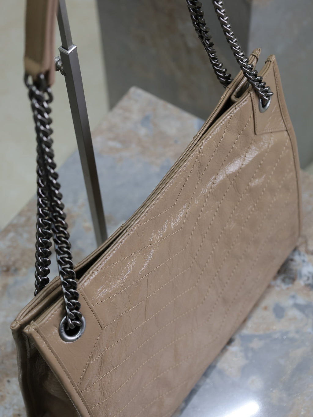 SAINT LAURENT NIKI SHOPPING BAG 33 IN LIGHT BROWN CRUMPLED CALFSKIN