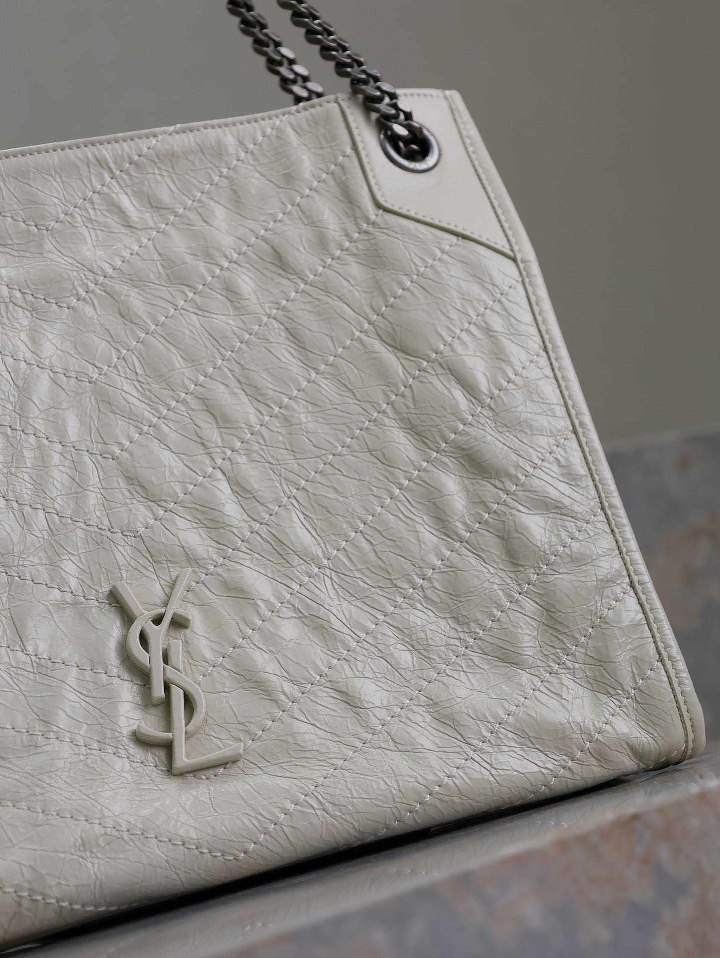 SAINT LAURENT NIKI SHOPPING BAG 33 IN WHITE CRUMPLED CALFSKIN