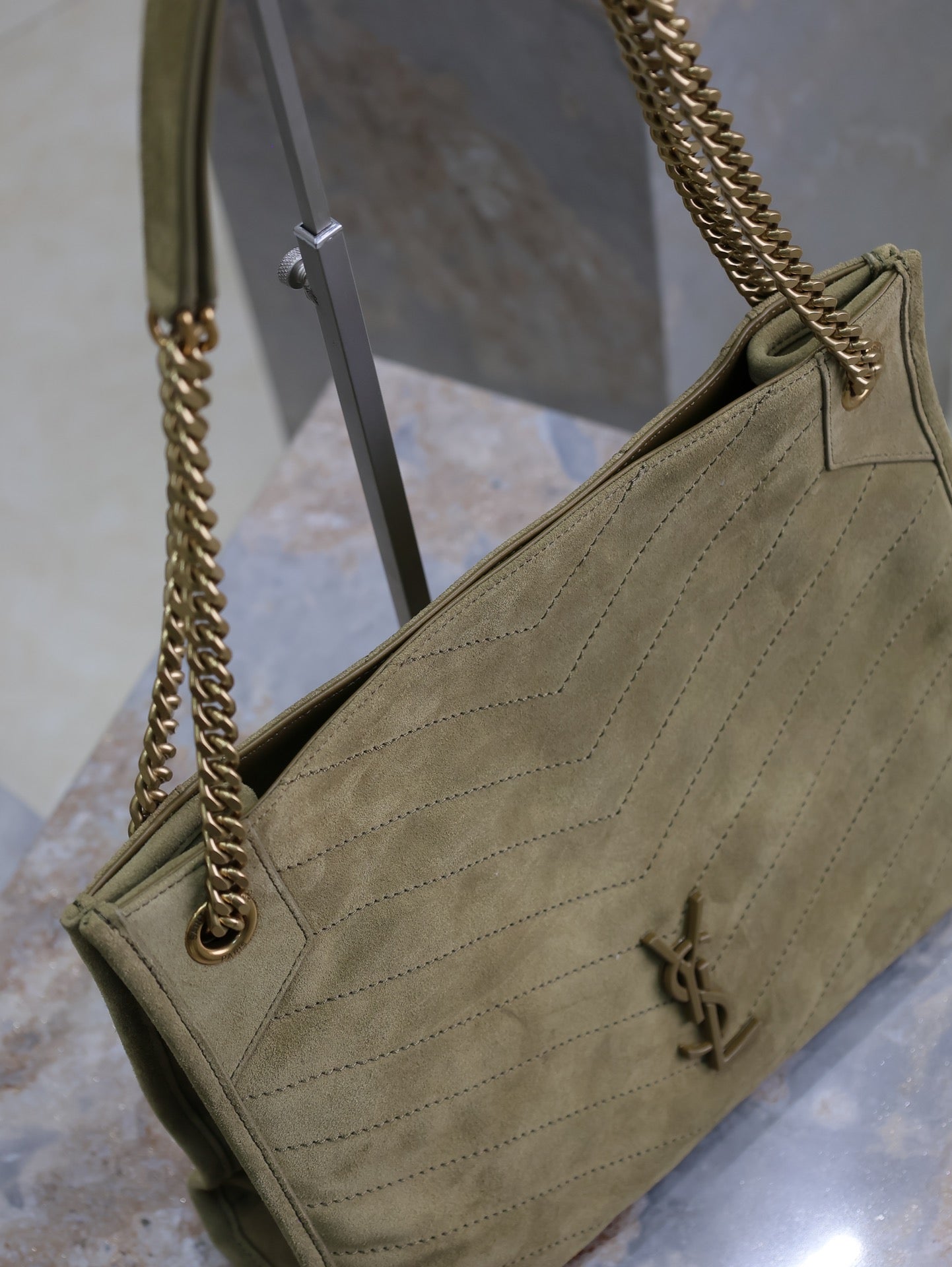 SAINT LAURENT NIKI SHOPPING BAG 33 IN ECRU BEIGE SUEDE GOLD HARDWARE