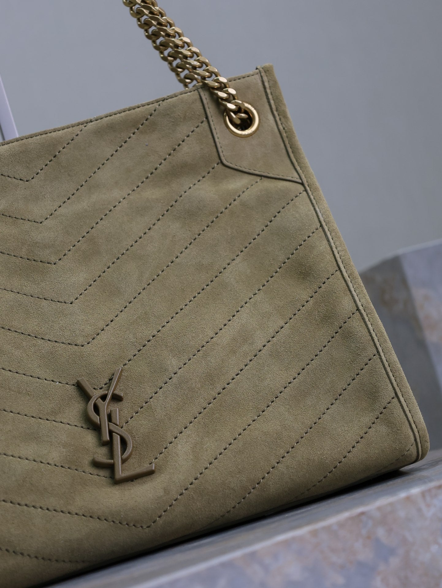 SAINT LAURENT NIKI SHOPPING BAG 33 IN ECRU BEIGE SUEDE GOLD HARDWARE