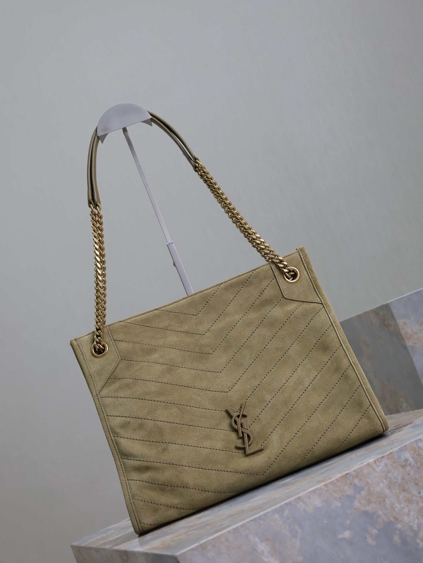SAINT LAURENT NIKI SHOPPING BAG 33 IN ECRU BEIGE SUEDE GOLD HARDWARE