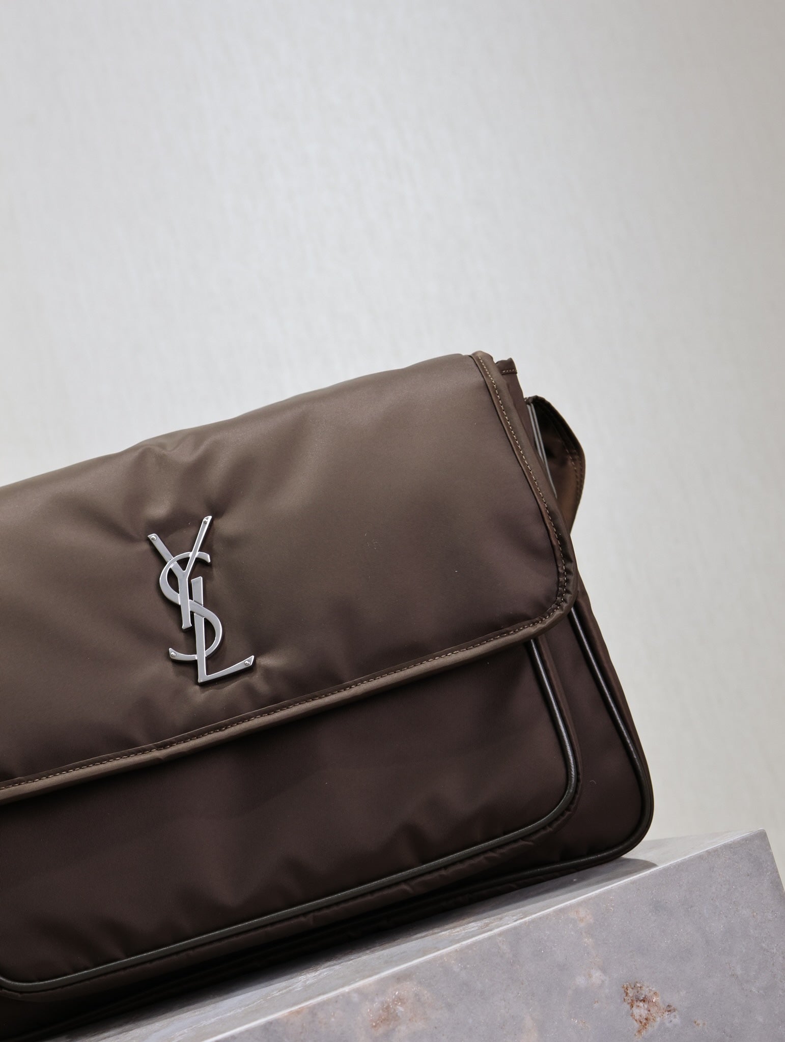 SAINT LAURENT NIKI LARGE 32 IN CHOCOLATE NYLON SILVER LOGO