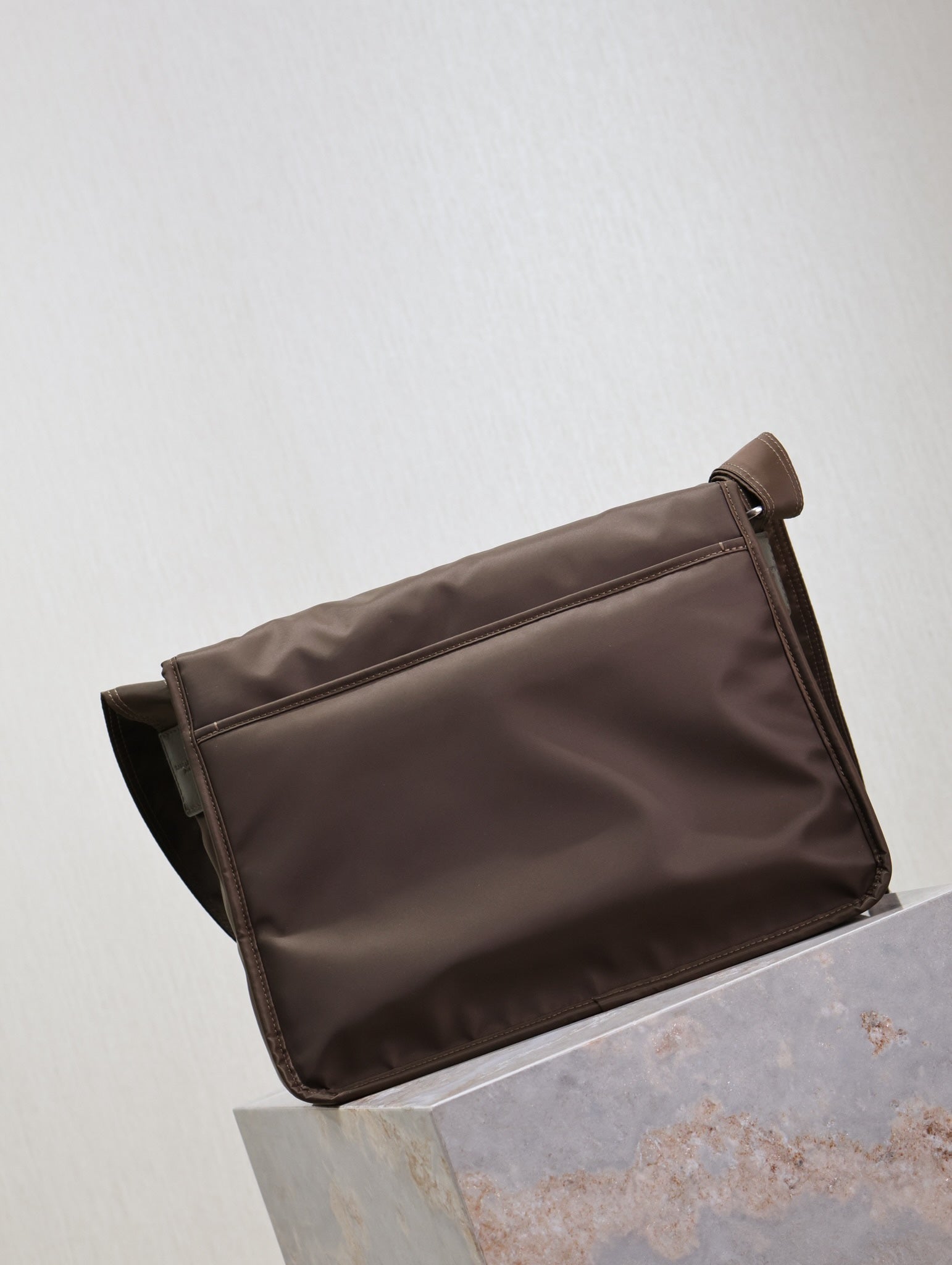 SAINT LAURENT NIKI LARGE 32 IN CHOCOLATE NYLON SILVER LOGO
