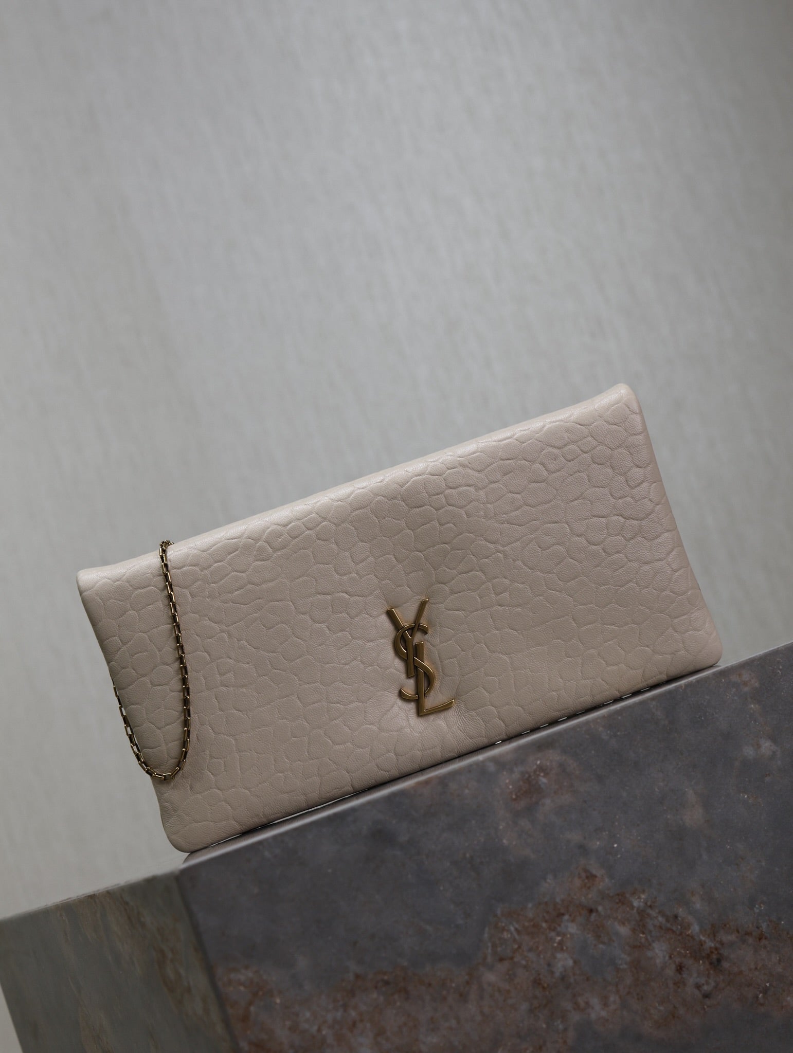SAINT LAURENT CALYPSO POUCH 24 IN WHITE ELEPHANT TEXTURED LAMBSKIN GOLD LOGO