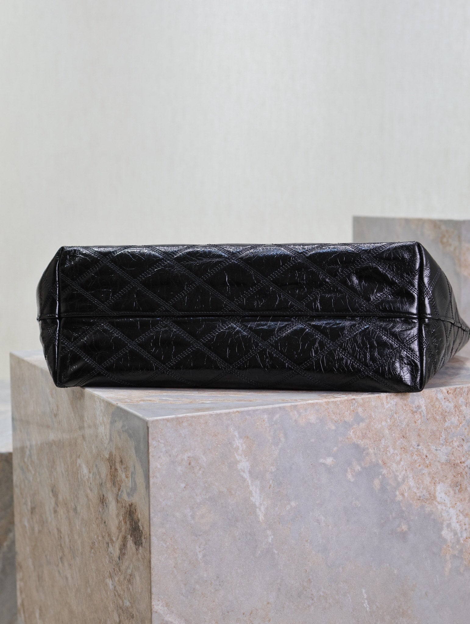 SAINT LAURENT SHOPPING TOTE BAG 38 IN BLACK CRUMPLED CALFSKIN