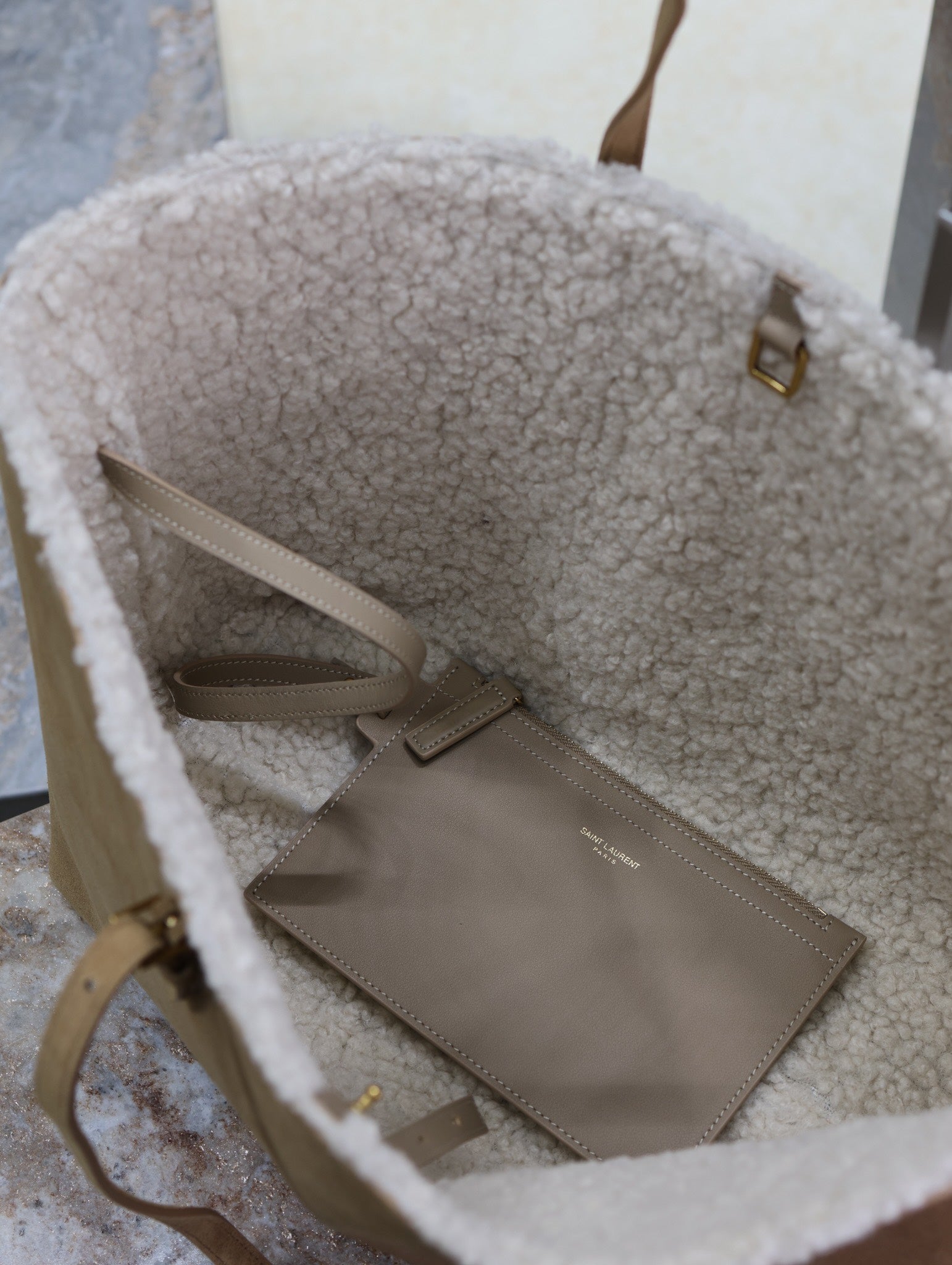 SAINT LAURENT SHOPPING TOTE BAG 38 IN TAN BROWN SUEDE AND WHITE SHEARLING TRIM