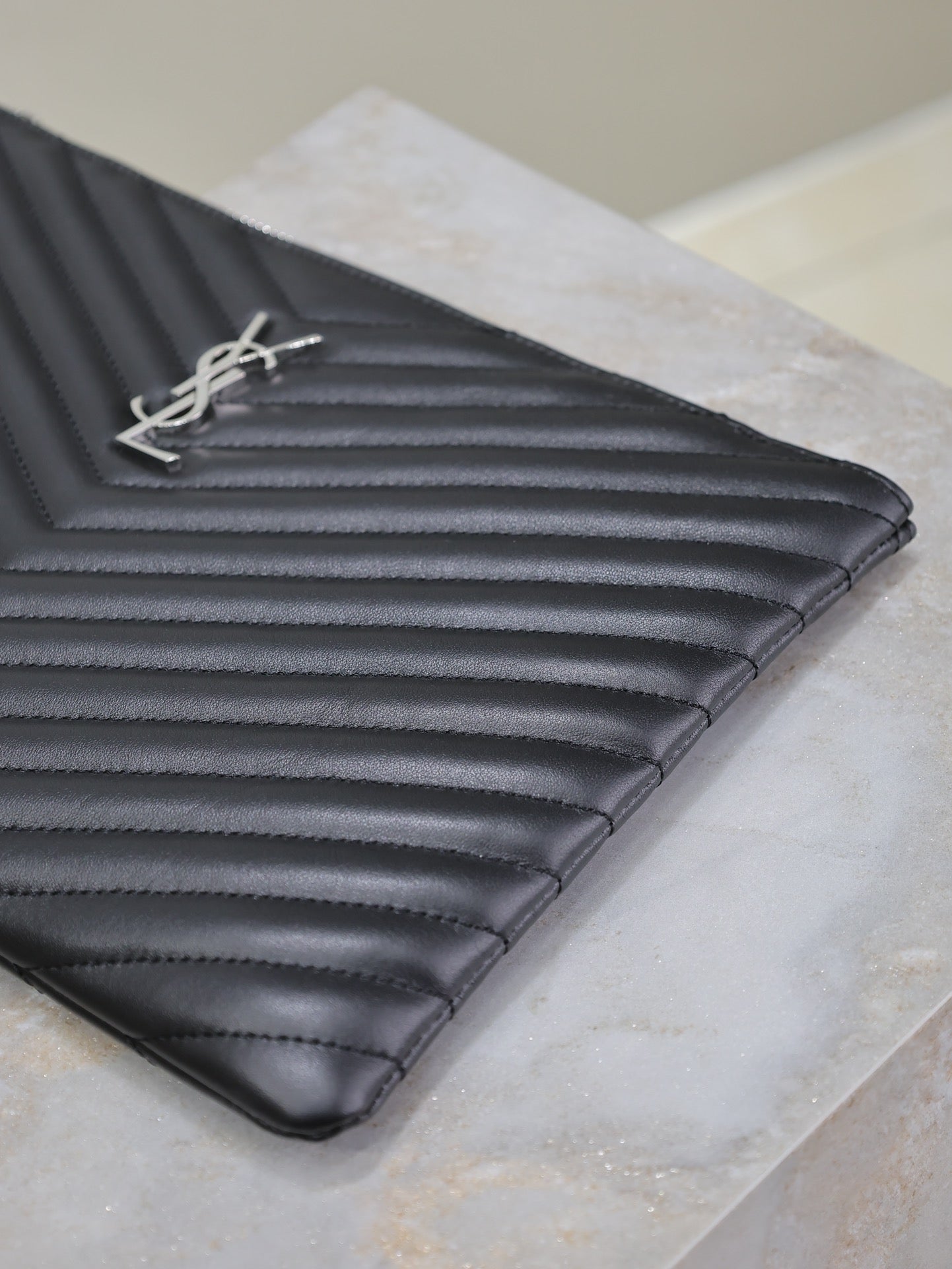 SAINT LAURENT CLUTCH 30 IN BLACK QUILTED CALFSKIN SILVER BUCKLE