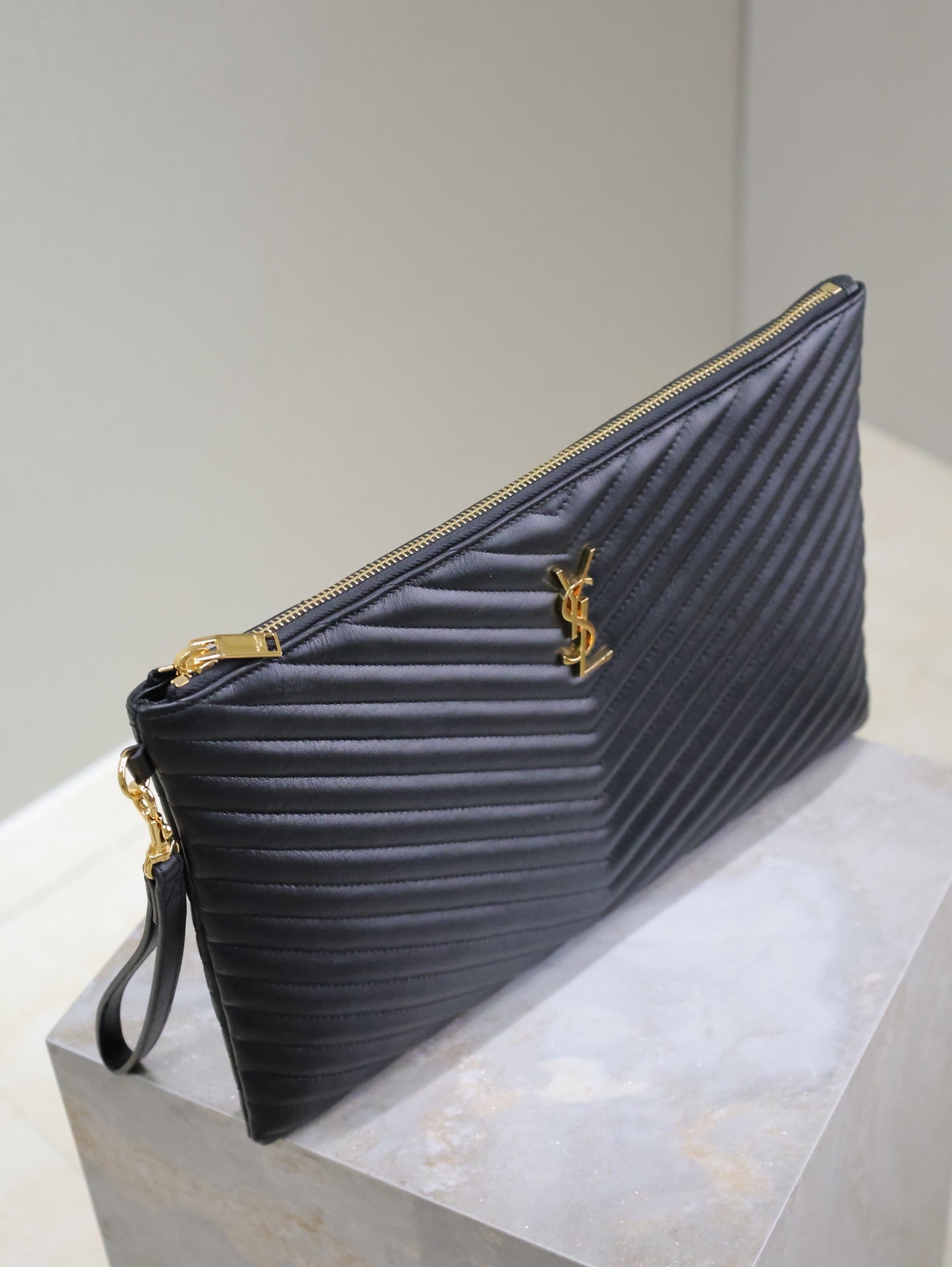 SAINT LAURENT CLUTCH 36 IN BLACK QUILTED CALFSKIN GOLD BUCKLE