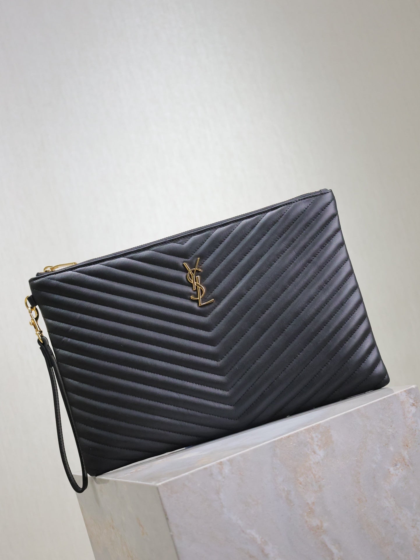 SAINT LAURENT CLUTCH 36 IN BLACK QUILTED CALFSKIN GOLD BUCKLE