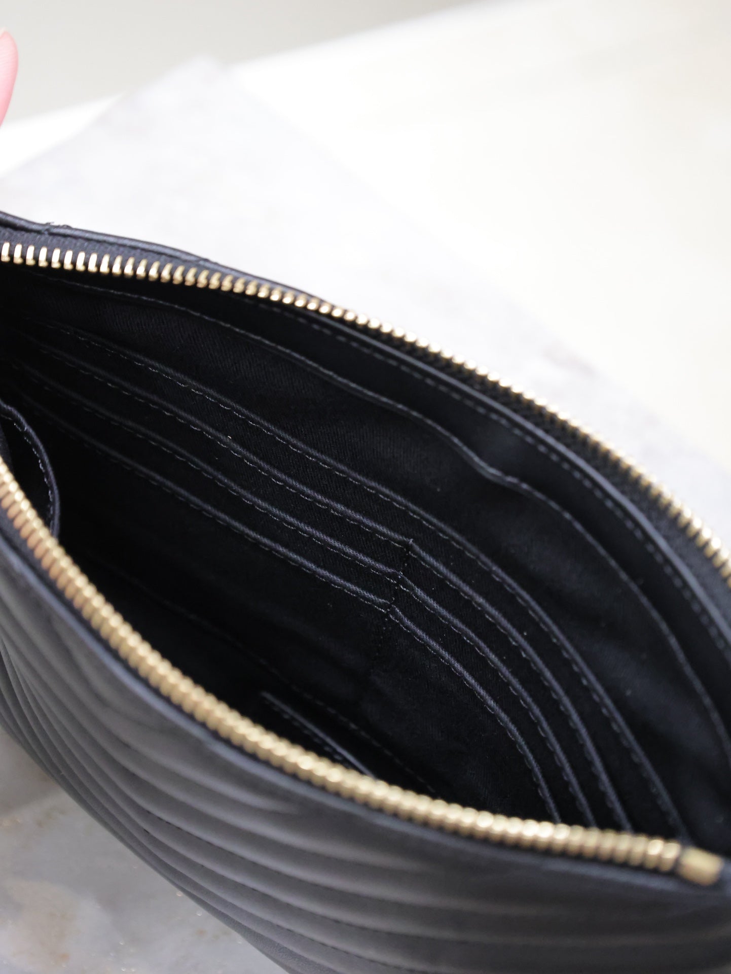 SAINT LAURENT CLUTCH 24 IN BLACK QUILTED CALFSKIN GOLD BUCKLE