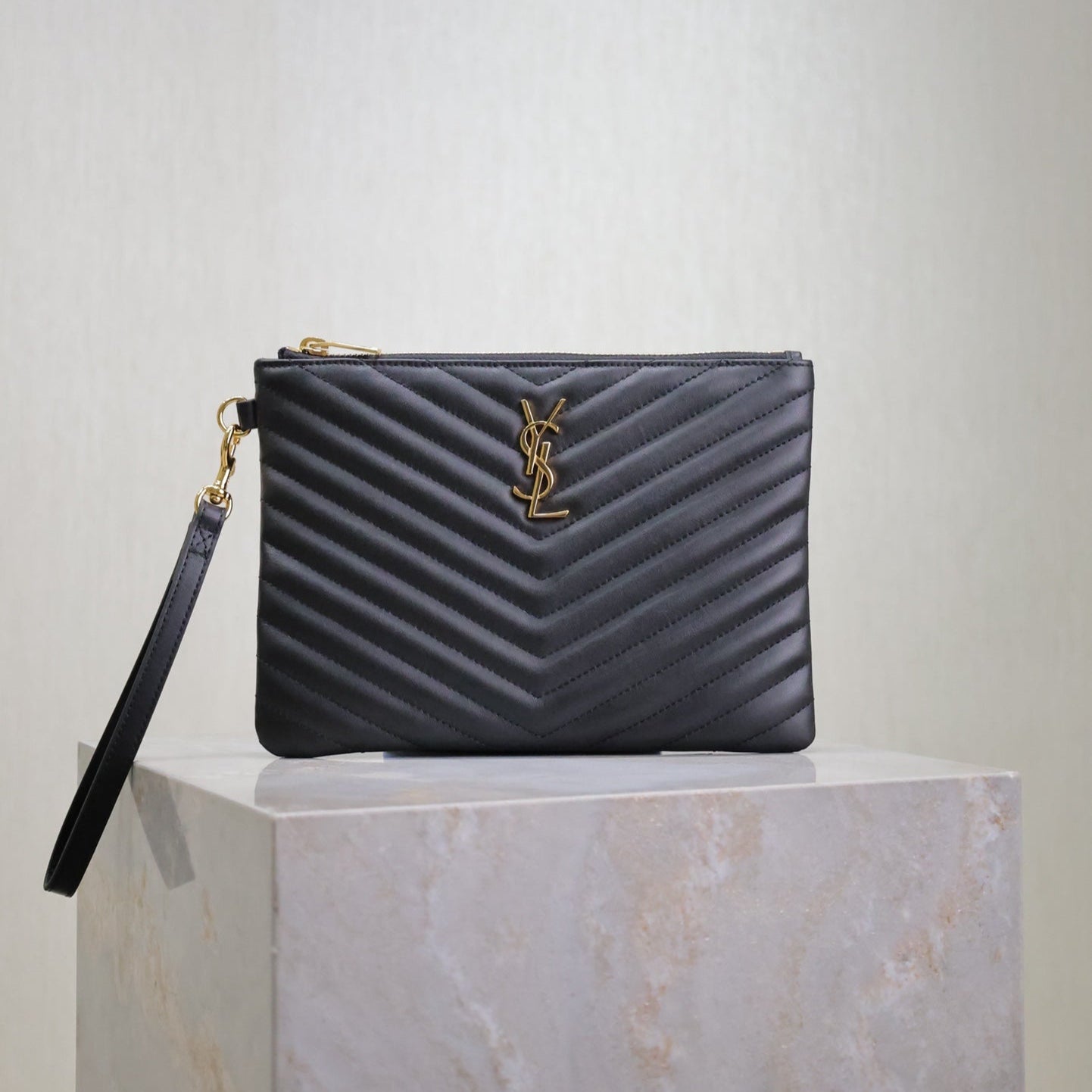 SAINT LAURENT CLUTCH 24 IN BLACK QUILTED CALFSKIN GOLD BUCKLE