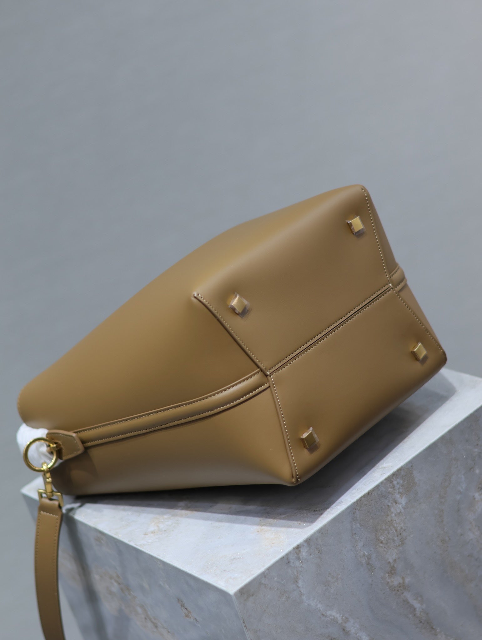 SAINT LAURENT YSL 25S LE 5 À 7 BAG 26 IN BROWN CALFSKIN GOLD HARDWRE