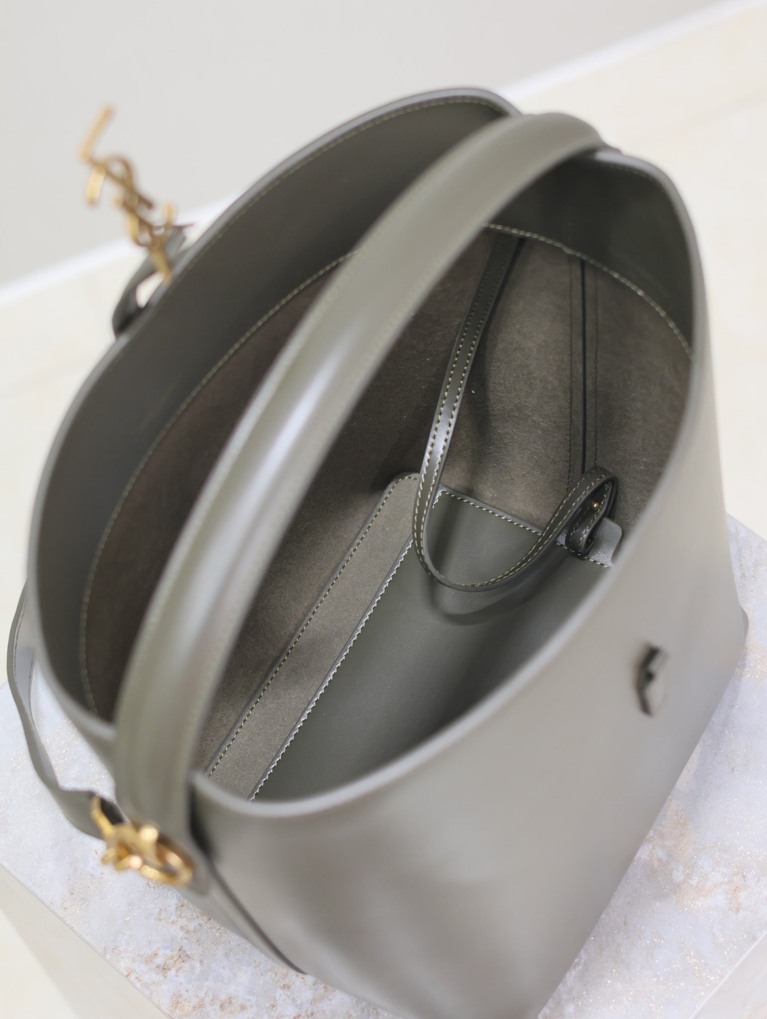 SAINT LAURENT YSL 25S LE 5 À 7 BUCKET 26 IN DARK OLIVE CALFSKIN GOLD HARDWRE