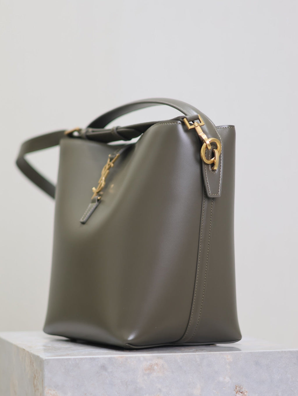 SAINT LAURENT YSL 25S LE 5 À 7 BUCKET 26 IN DARK OLIVE CALFSKIN GOLD HARDWRE