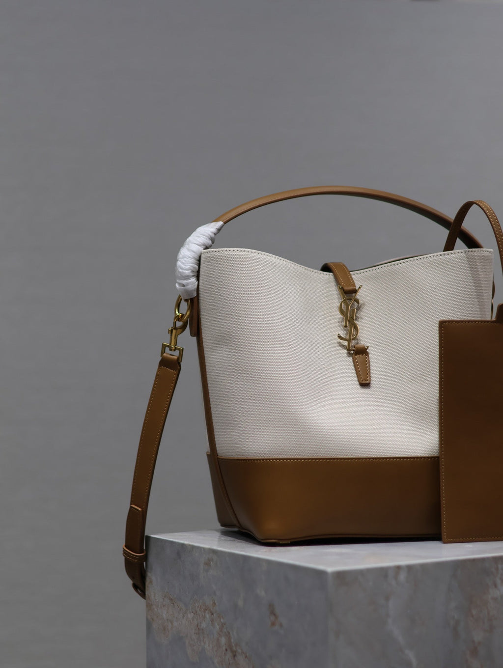 SAINT LAURENT YSL 25S LE 5 À 7 BUCKET 26 IN CREAM BROWN CALFSKIN AND CANVAS GOLD HARDWRE