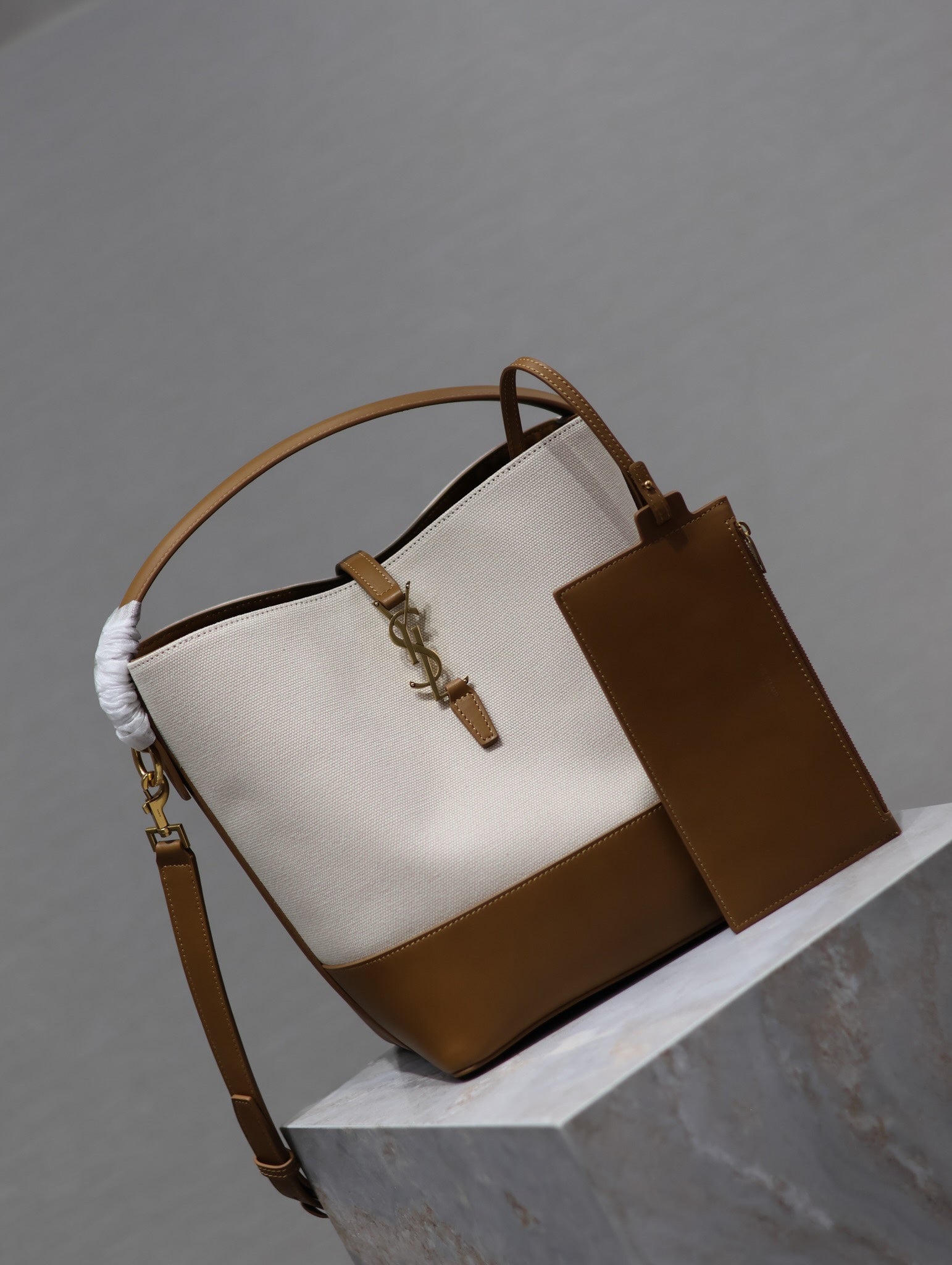 SAINT LAURENT YSL 25S LE 5 À 7 BUCKET 26 IN CREAM BROWN CALFSKIN AND CANVAS GOLD HARDWRE
