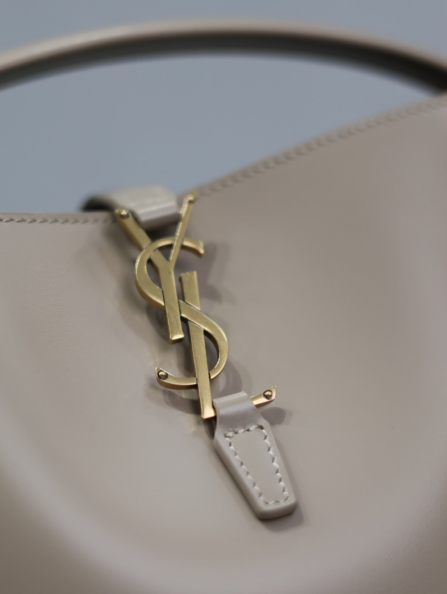 SAINT LAURENT YSL 25S LE 37 BUCKET 20 IN BEIGE CALFSKIN GOLD HARDWARE