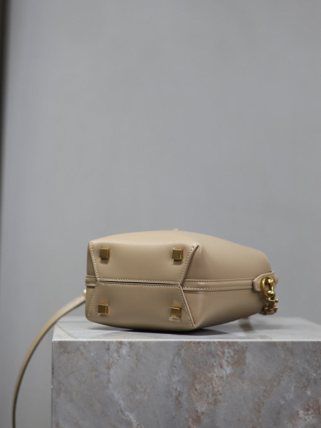 SAINT LAURENT YSL 25S LE 37 BUCKET 15 IN BEIGE CALFSKIN GOLD HARDWARE