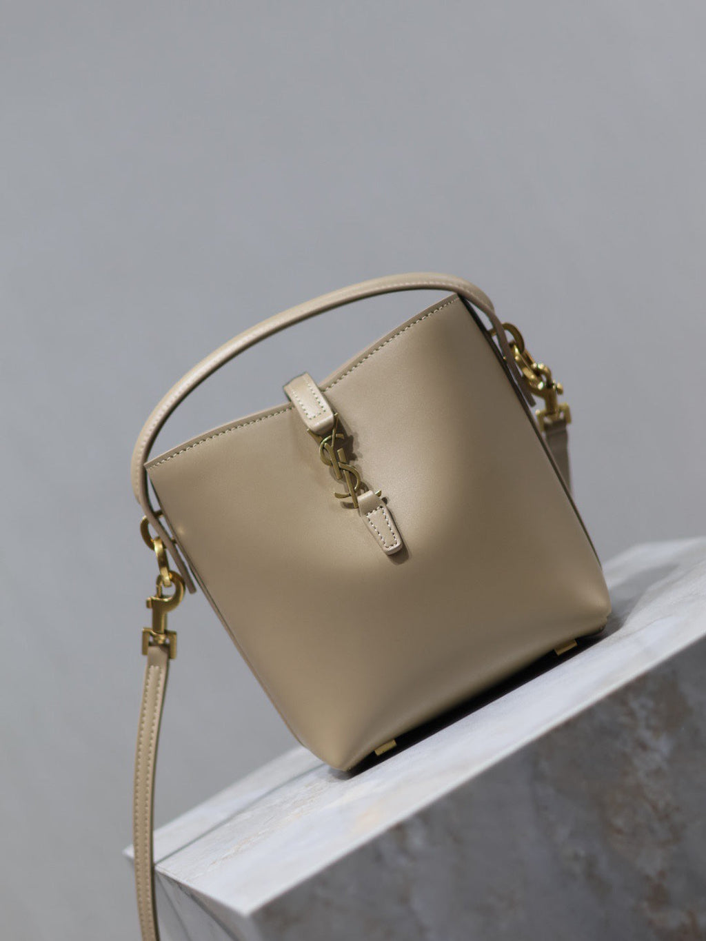 SAINT LAURENT YSL 25S LE 37 BUCKET 15 IN BEIGE CALFSKIN GOLD HARDWRE
