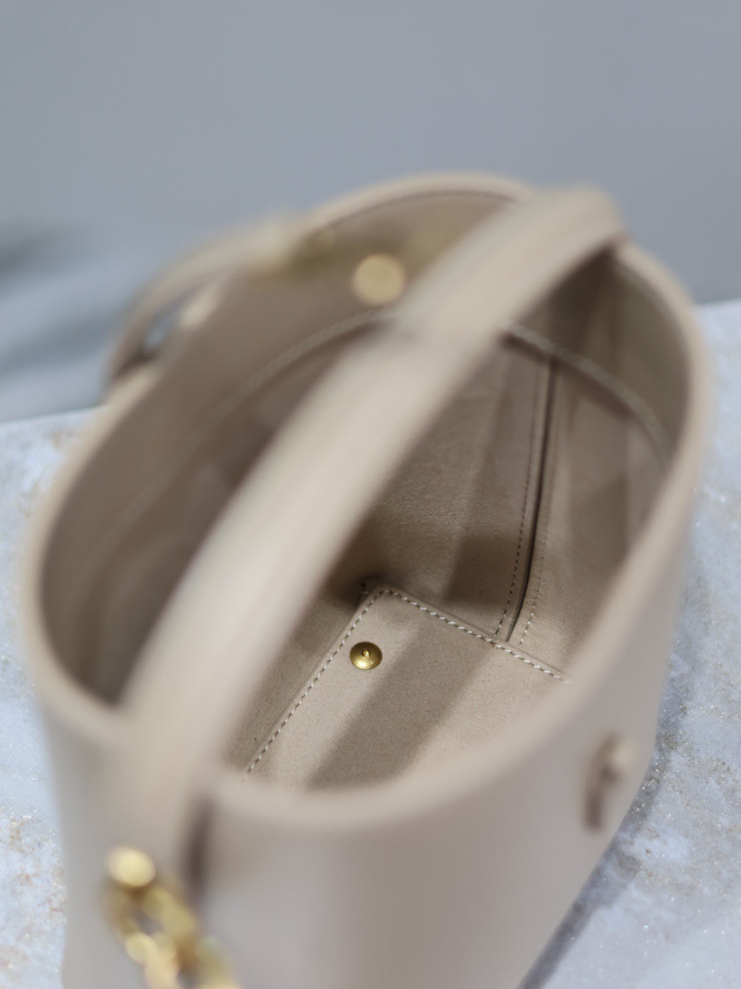 SAINT LAURENT YSL 25S LE 37 BUCKET 15 IN BEIGE CALFSKIN GOLD HARDWRE