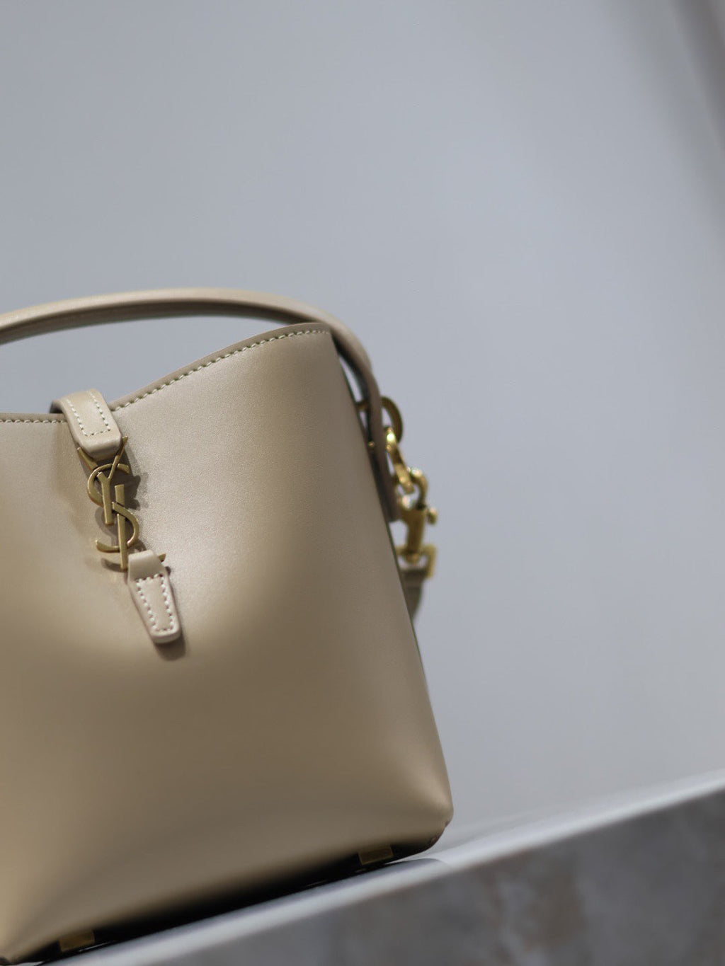 SAINT LAURENT YSL 25S LE 37 BUCKET 15 IN BEIGE CALFSKIN GOLD HARDWRE