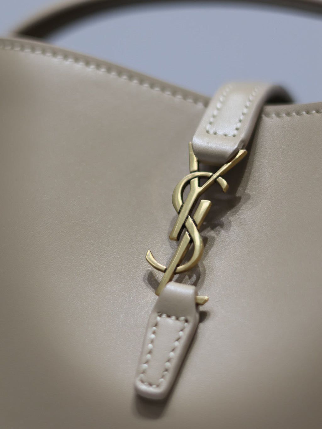 SAINT LAURENT YSL 25S LE 37 BUCKET 15 IN BEIGE CALFSKIN GOLD HARDWARE
