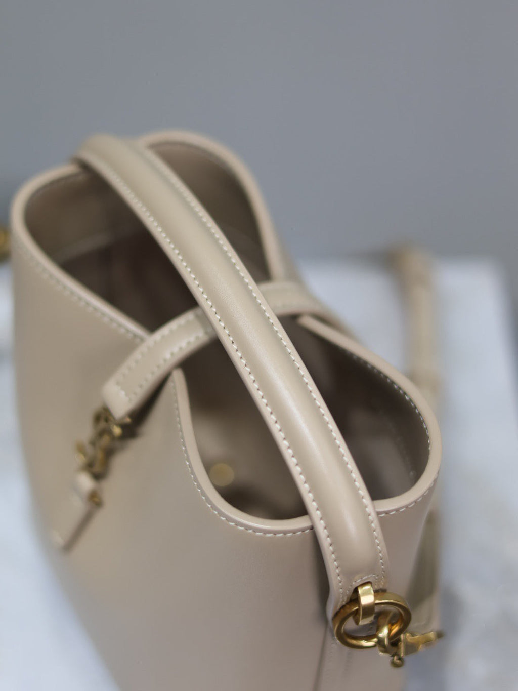 SAINT LAURENT YSL 25S LE 37 BUCKET 15 IN BEIGE CALFSKIN GOLD HARDWARE