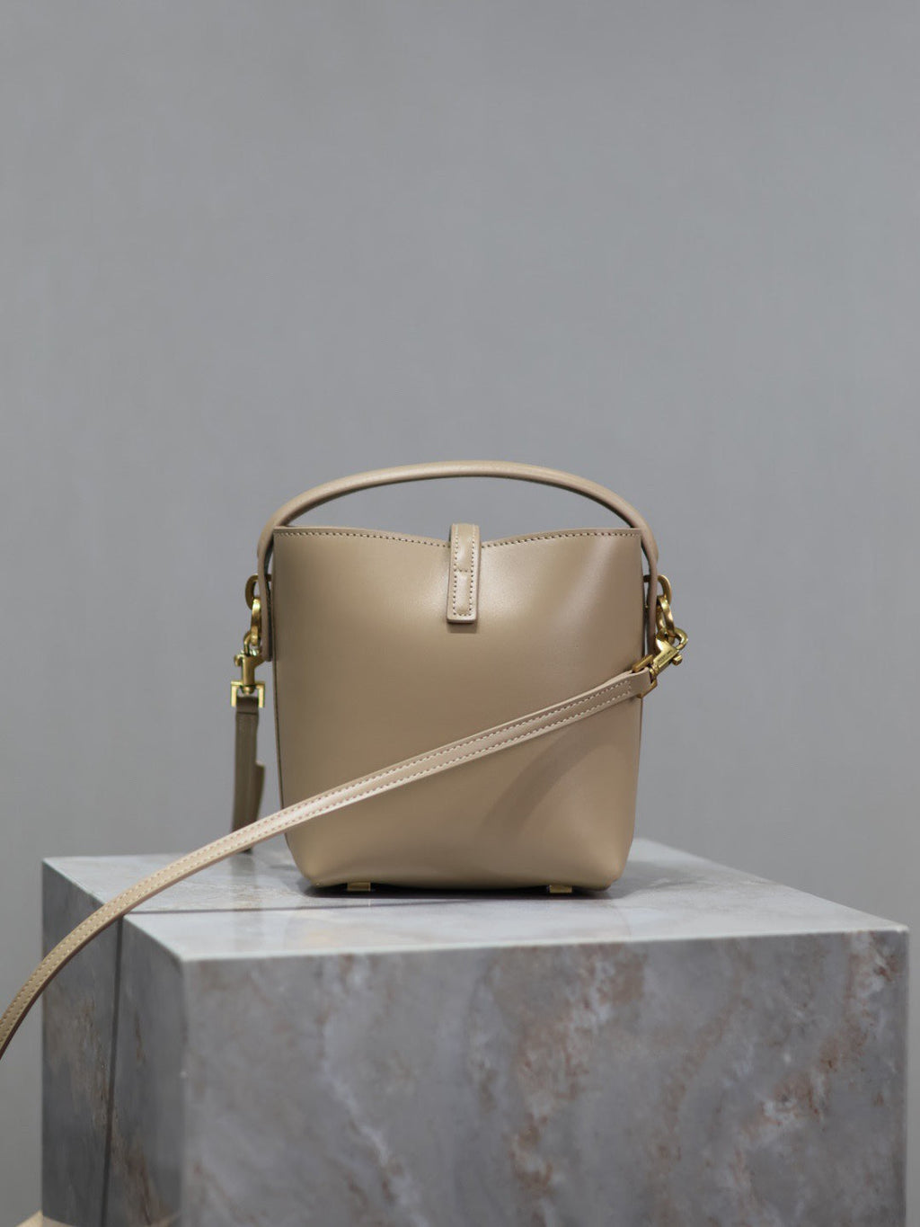 SAINT LAURENT YSL 25S LE 37 BUCKET 15 IN BEIGE CALFSKIN GOLD HARDWRE