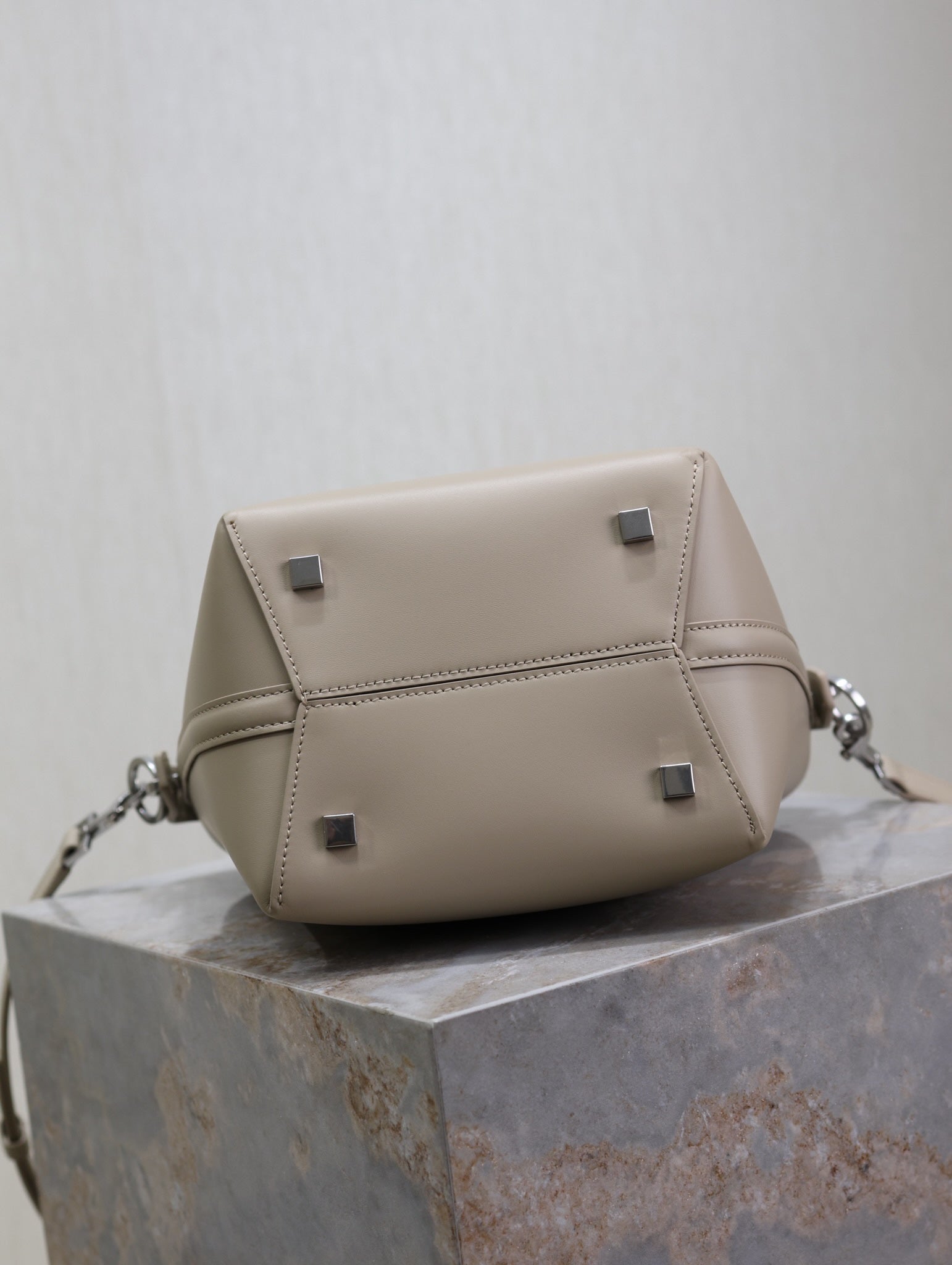 SAINT LAURENT YSL 25S LE 37 BAG 20 IN DUSTY GRAY CALFSKIN SILVER HARDWRE