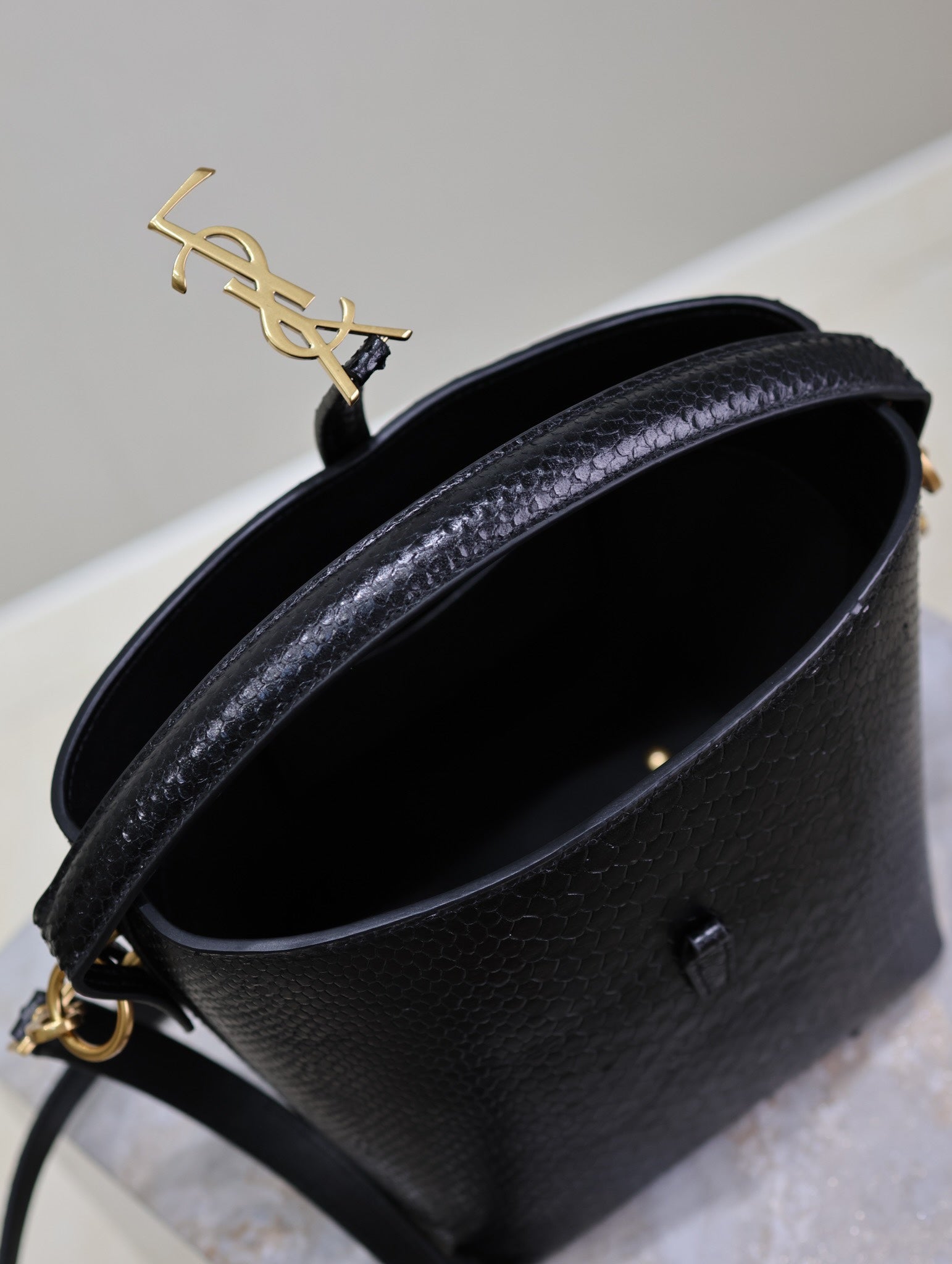 SAINT LAURENT YSL 25S LE 37 20 IN BLACK SNAKE EMBOSSED CALFSKIN GOLD HARDWRE