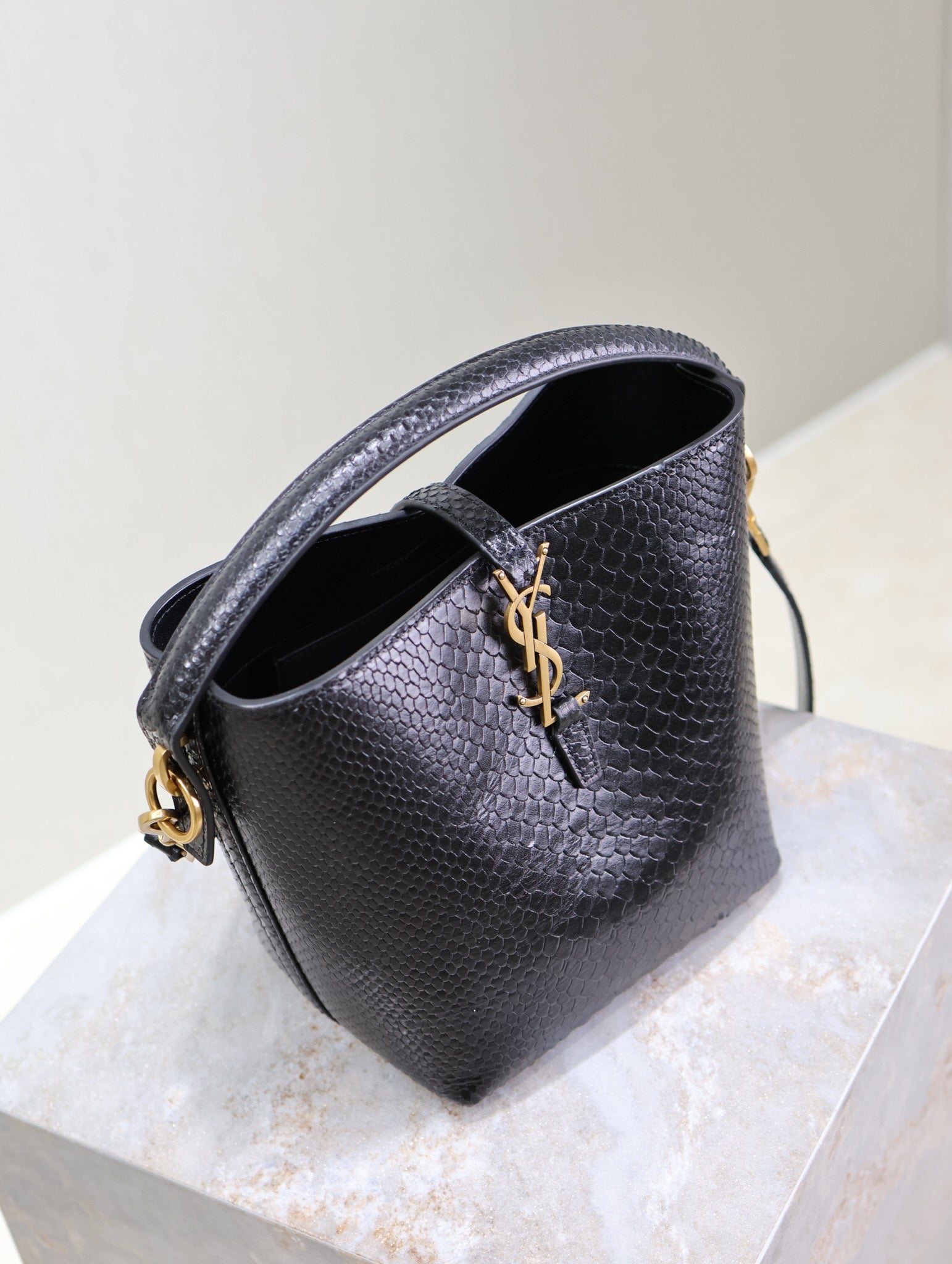 SAINT LAURENT YSL 25S LE 37 20 IN BLACK SNAKE EMBOSSED CALFSKIN GOLD HARDWRE