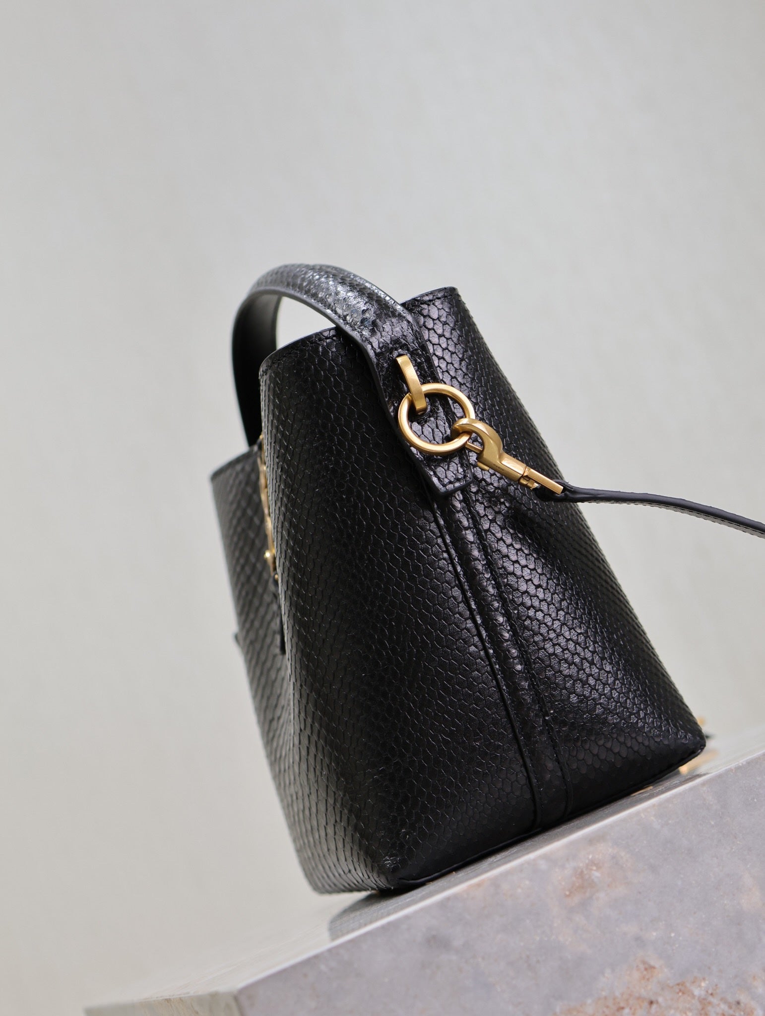 SAINT LAURENT YSL 25S LE 37 20 IN BLACK SNAKE EMBOSSED CALFSKIN GOLD HARDWRE