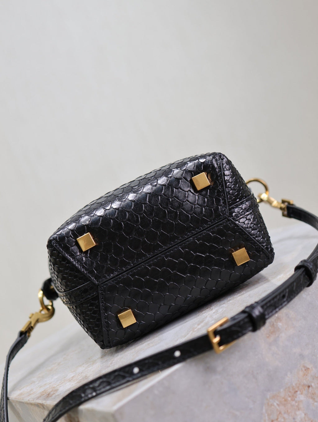 SAINT LAURENT YSL 25S LE 37 BUCKET 15 IN BLACK SNAKE EMBOSSED CALFSKIN GOLD HARDWRE
