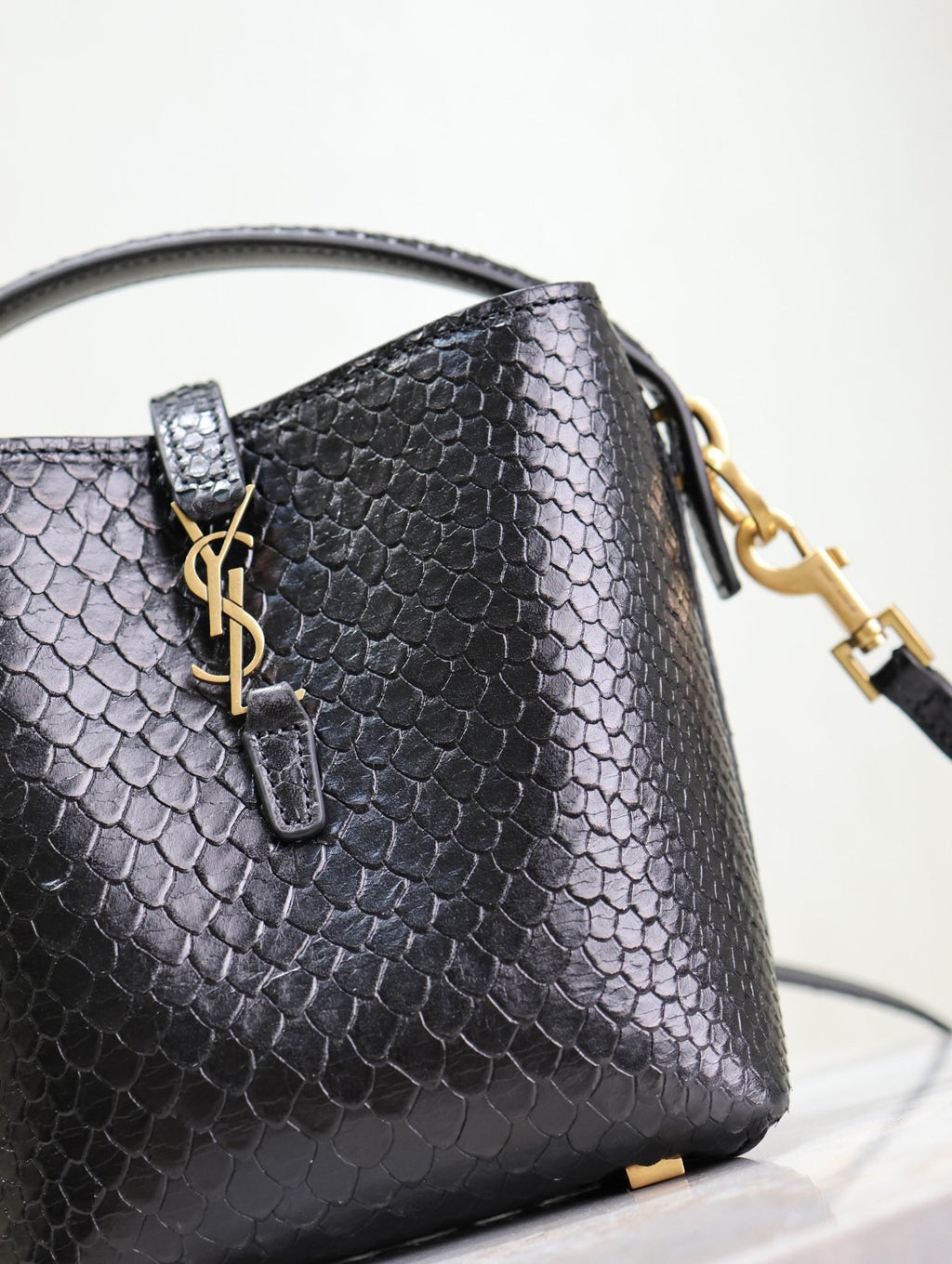 SAINT LAURENT YSL 25S LE 37 BUCKET 15 IN BLACK SNAKE EMBOSSED CALFSKIN GOLD HARDWARE